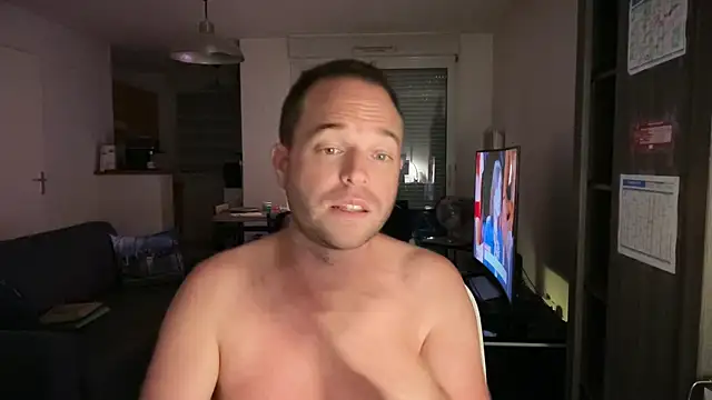 Snapshot of Funnyjul31 chatting on 10-15-25, 05:35 Funnyjul31 online show from 10-15-25, 05:35