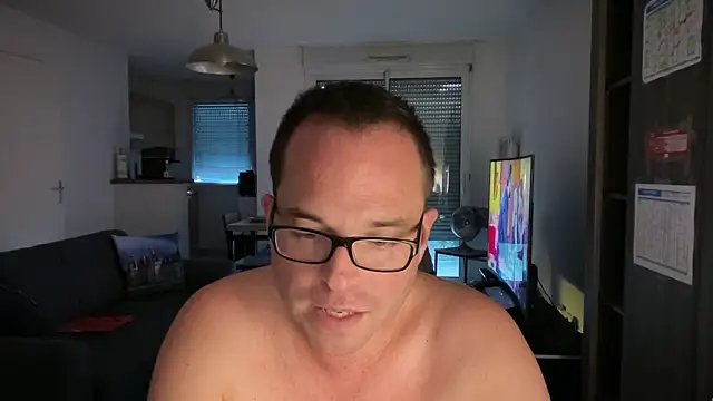 Snapshot of Funnyjul31 chatting on 10-20-25, 04:51 Funnyjul31 online show from 10-20-25, 04:51