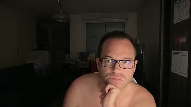 Snapshot of Funnyjul31 chatting on 10-27-25, 06:34 Funnyjul31 online show from 10-27-25, 06:34