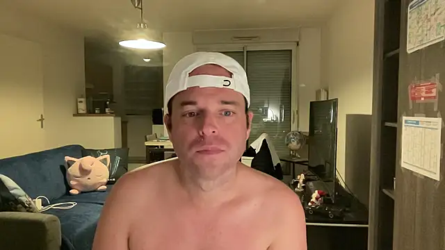 Snapshot of Funnyjul31 chatting on 11-19-25, 06:52 Funnyjul31 online show from 11-19-25, 06:52