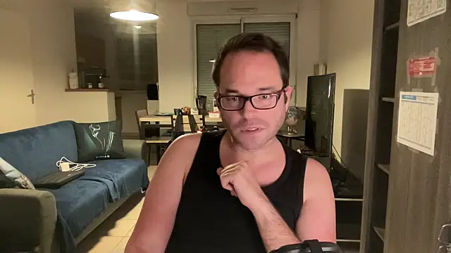 Snapshot of Funnyjul31 chatting on 11-21-25, 07:23 Funnyjul31 online show from 11-21-25, 07:23