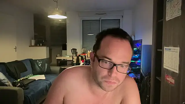 Snapshot of Funnyjul31 chatting on 12-13-25, 07:53 Funnyjul31 online show from 12-13-25, 07:53