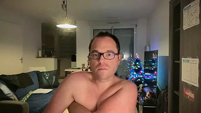 Snapshot of Funnyjul31 chatting on 12-14-25, 07:18 Funnyjul31 online show from 12-14-25, 07:18