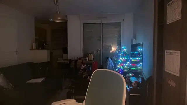 Snapshot of Funnyjul31 chatting on 12-16-25, 07:19 Funnyjul31 online show from 12-16-25, 07:19