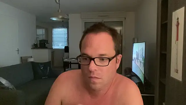 Snapshot of Funnyjul31 chatting on 06-18-26, 04:11 Funnyjul31 online show from 06-18-26, 04:11