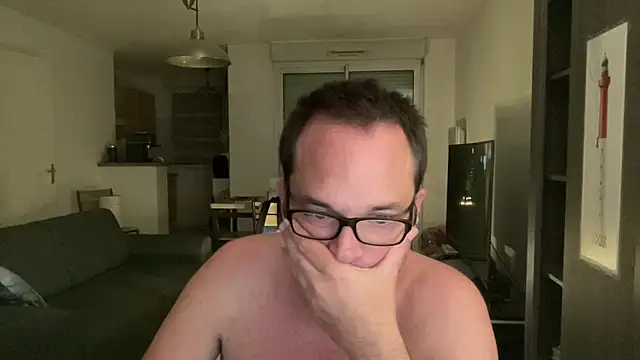 Snapshot of Funnyjul31 chatting on 06-23-26, 04:49 Funnyjul31 online show from 06-23-26, 04:49