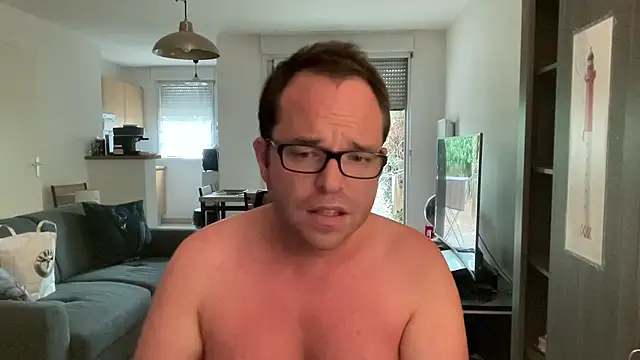 Snapshot of Funnyjul31 chatting on 06-28-26, 04:57 Funnyjul31 online show from 06-28-26, 04:57