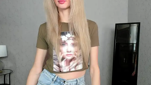 Snapshot of skinnyladyy chatting on 02-08-25, 02:04 skinnyladyy online show from 02-08-25, 02:04