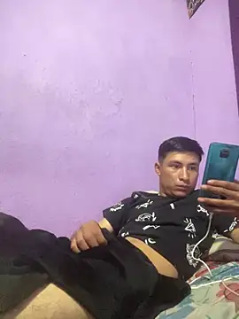 Snapshot of EduardoEspinoza12 chatting on 03-06-25, 05:35 EduardoEspinoza12 online show from 03-06-25, 05:35