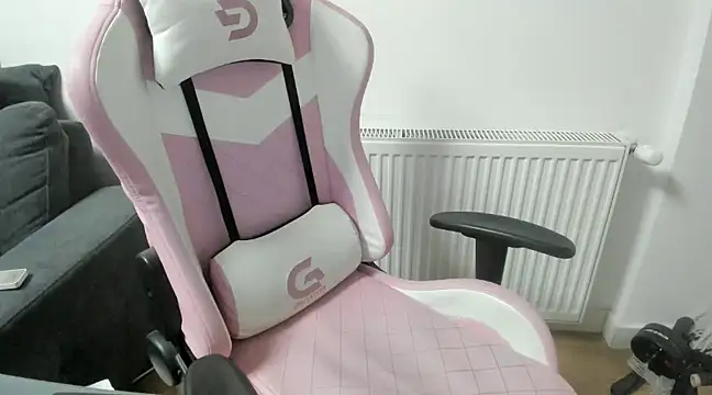 Snapshot of LadyLyanna chatting on 02-01-25, 03:30 LadyLyanna online show from 02-01-25, 03:30