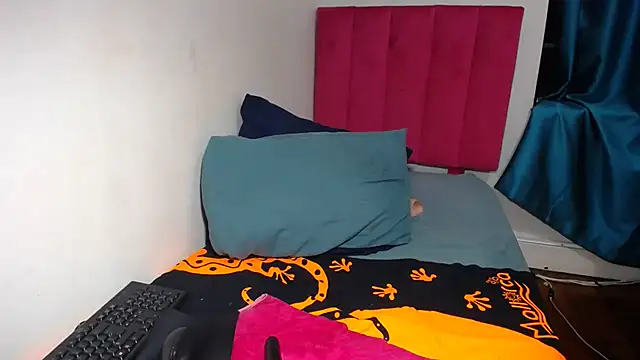 Snapshot of Mywife777 chatting on 03-01-25, 02:15 Mywife777 online show from 03-01-25, 02:15