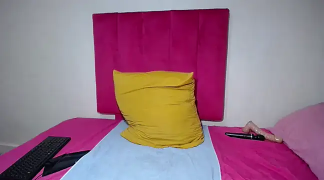 Snapshot of Mywife777 chatting on 03-14-25, 09:21 Mywife777 online show from 03-14-25, 09:21