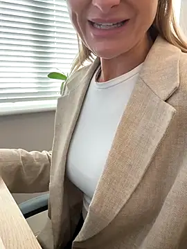 Phoebe Lily online show from 10-28-25, 02:42