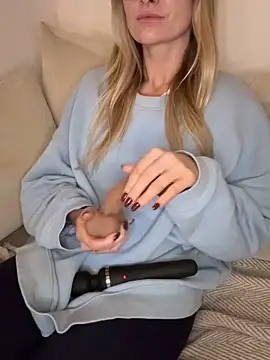 Phoebe Lily online show from 11-16-25, 09:53