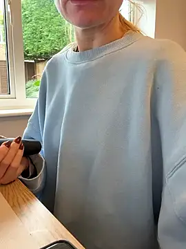 Phoebe Lily online show from 11-18-25, 10:52