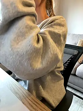 Phoebe Lily online show from 12-16-25, 10:53