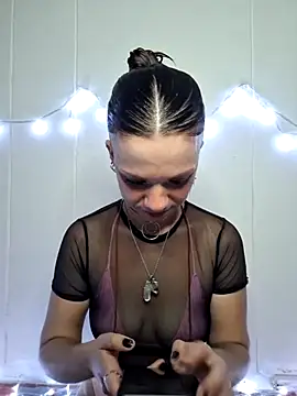 Snapshot of maryjanestar chatting on 02-06-25, 01:38 maryjanestar online show from 02-06-25, 01:38