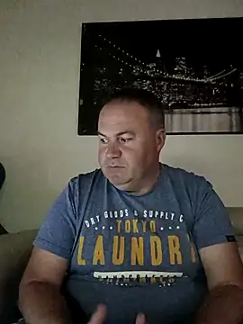 Snapshot of Pourleplasirs chatting on 05-21-26, 10:06 Pourleplasirs online show from 05-21-26, 10:06