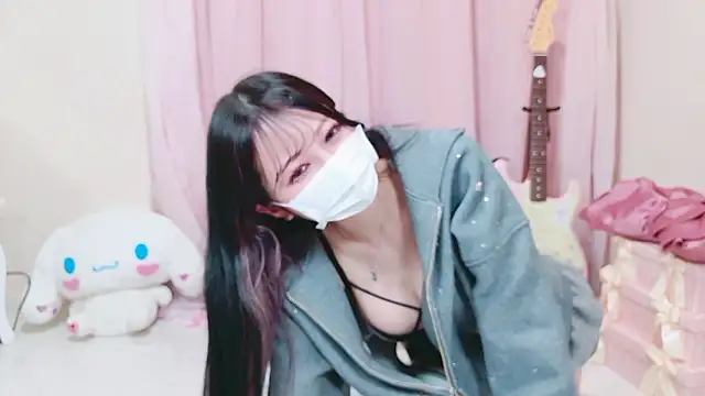 Snapshot of Megu-mimi chatting on 02-08-26, 04:32 Megu-mimi online show from 02-08-26, 04:32