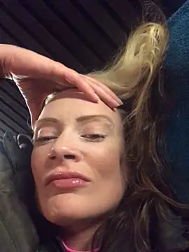 Snapshot of blondey206 chatting on 03-16-25, 09:26 blondey206 online show from 03-16-25, 09:26