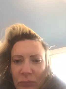 Snapshot of blondey206 chatting on 03-17-25, 08:40 blondey206 online show from 03-17-25, 08:40