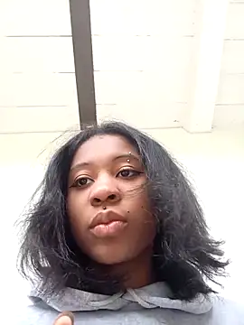 Snapshot of Zaira_Rose_ chatting on 10-17-25, 01:35 Zaira Rose online show from 10-17-25, 01:35