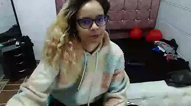 Snapshot of Ariasmithog chatting on 02-24-25, 03:02 Ariasmithog online show from 02-24-25, 03:02