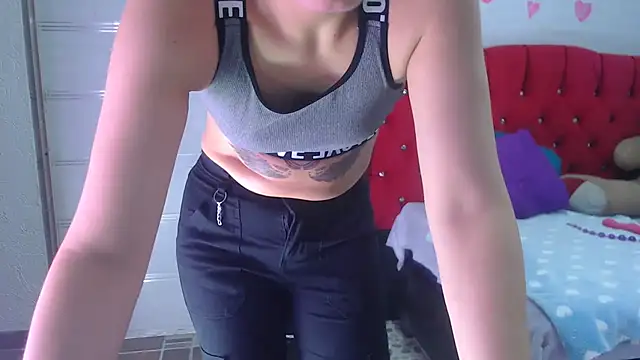 Snapshot of Ariasmithog chatting on 11-06-25, 01:12 Ariasmithog online show from 11-06-25, 01:12