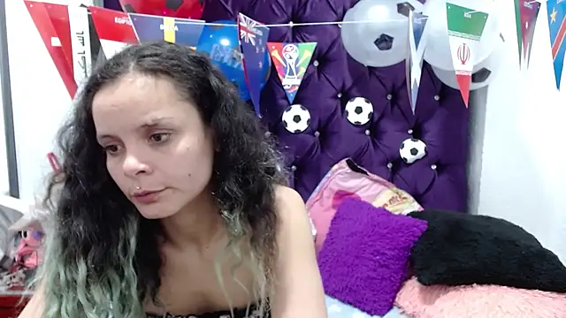 Snapshot of Ariasmithog chatting on 06-25-26, 02:33 Ariasmithog online show from 06-25-26, 02:33