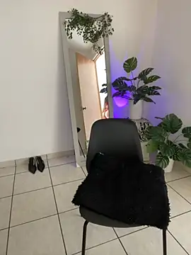 Snapshot of meli_ortiz_ chatting on 11-04-25, 04:17 meli ortiz online show from 11-04-25, 04:17