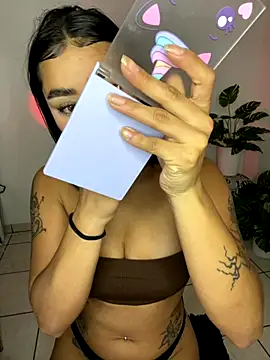 Snapshot of meli_ortiz_ chatting on 11-24-25, 04:18 meli ortiz online show from 11-24-25, 04:18