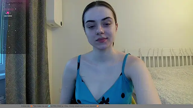 Snapshot of Hustle_Babyy chatting on 12-15-25, 12:42 Hustle Babyy online show from 12-15-25, 12:42