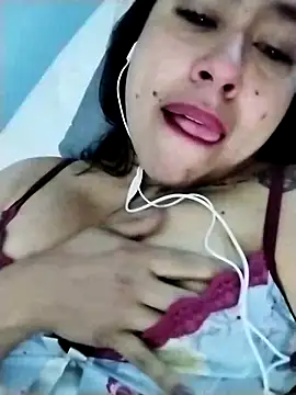 Snapshot of kamila_lovee chatting on 02-13-25, 04:11 kamila lovee online show from 02-13-25, 04:11