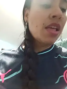 Snapshot of kamila_lovee chatting on 03-19-25, 04:14 kamila lovee online show from 03-19-25, 04:14