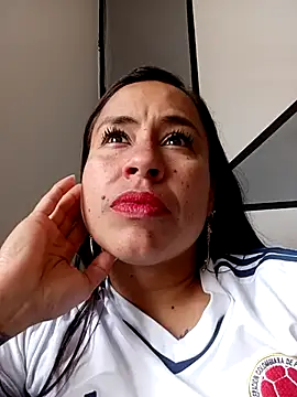 Snapshot of kamila_lovee chatting on 03-20-25, 07:35 kamila lovee online show from 03-20-25, 07:35