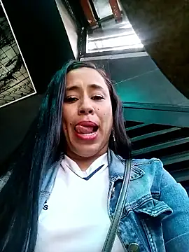 Snapshot of kamila_lovee chatting on 03-20-25, 10:40 kamila lovee online show from 03-20-25, 10:40