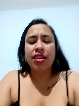 Snapshot of kamila_lovee chatting on 09-26-25, 06:28 kamila lovee online show from 09-26-25, 06:28
