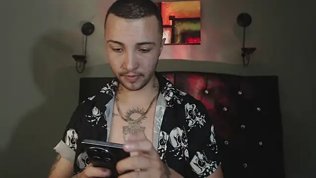 Snapshot of FemToMale chatting on 01-28-25, 02:43 FemToMale online show from 01-28-25, 02:43