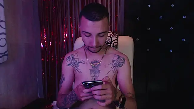 Snapshot of FemToMale chatting on 02-14-25, 04:37 FemToMale online show from 02-14-25, 04:37