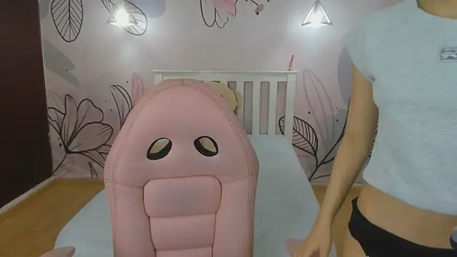 mia vanucci1 online show from 03-18-25, 03:21