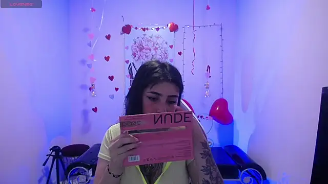 Adri Gomez  online show from 02-24-25, 03:23