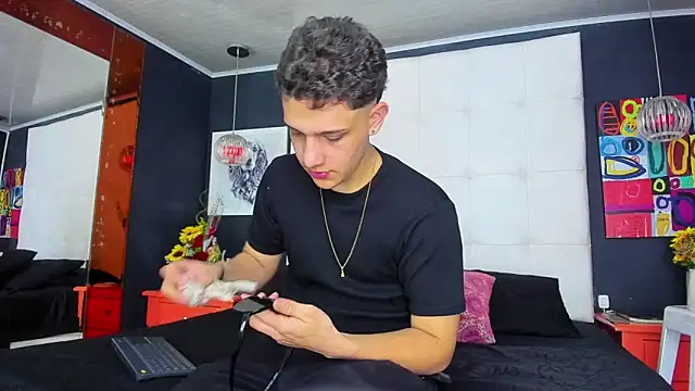 Snapshot of Thomas_May4rs chatting on 03-12-25, 04:30 Thomas May4rs online show from 03-12-25, 04:30