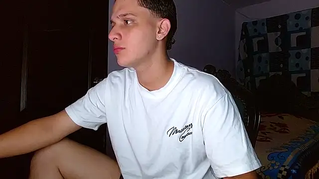 Snapshot of Thomas_May4rs chatting on 11-06-25, 08:04 Thomas May4rs online show from 11-06-25, 08:04