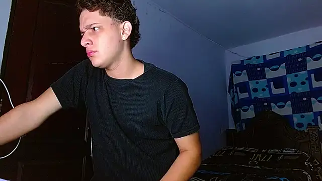 Snapshot of Thomas_May4rs chatting on 11-19-25, 07:30 Thomas May4rs online show from 11-19-25, 07:30