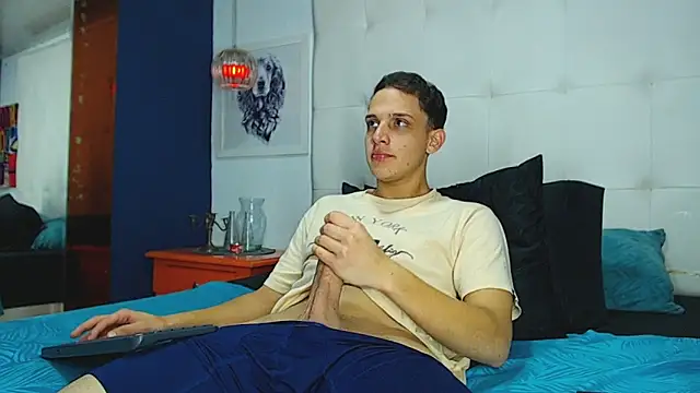 Snapshot of Thomas_May4rs chatting on 04-10-26, 03:45 Thomas May4rs online show from 04-10-26, 03:45