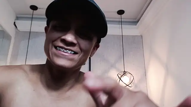 Liiamthompson online show from 03-07-25, 09:06