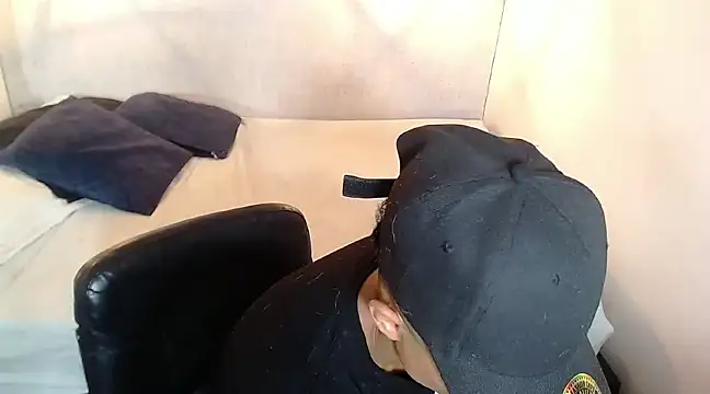 Liiamthompson online show from 03-08-25, 11:37