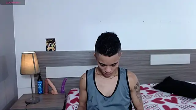 Liiamthompson online show from 11-21-25, 07:23