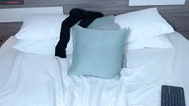 Liiamthompson online show from 04-02-26, 09:45