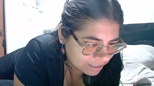 Snapshot of viccky_vick chatting on 06-18-26, 12:44 viccky vick online show from 06-18-26, 12:44